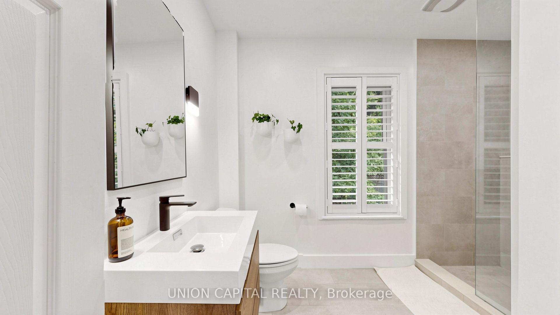 Photo 32 of 944 Dundas Street E, Toronto, South Riverdale — HOMEH
