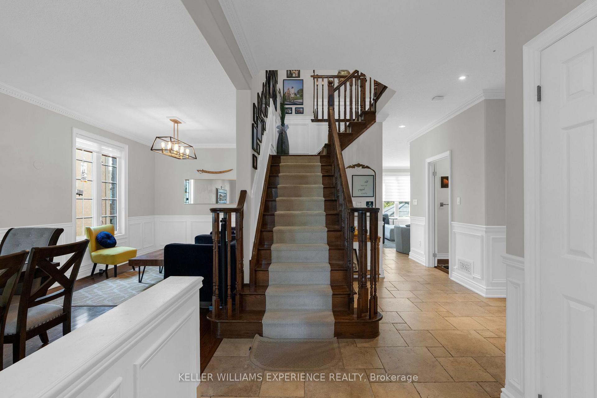 Photo 2 of 53 Sovereign's Gate, Barrie, Innis-Shore — HOMEH