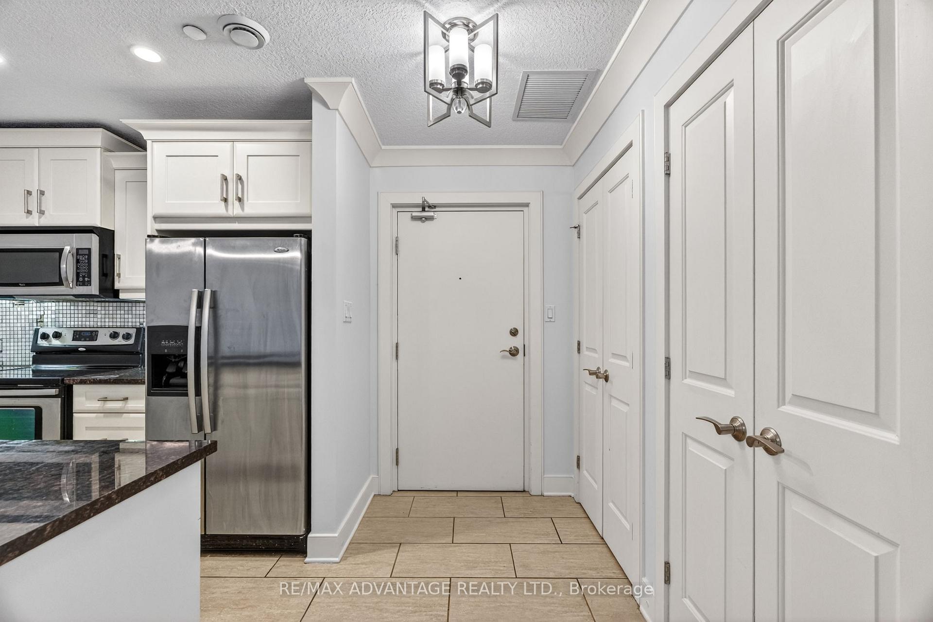 Photo 4 of Unit 109, 320 Sugarcreek Trail, London, North N — HOMEH