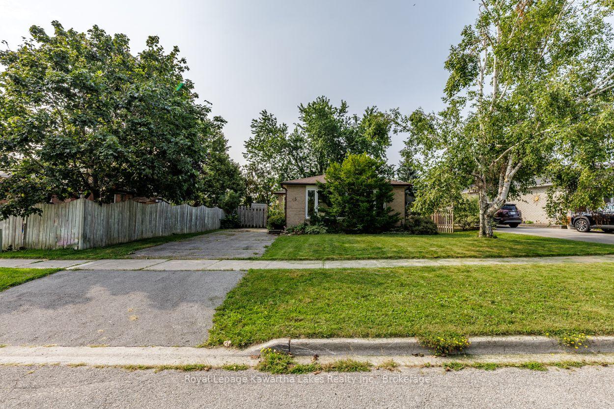 Photo 2 of 45 Sinclair Street, Kawartha Lakes, Lindsay — HOMEH