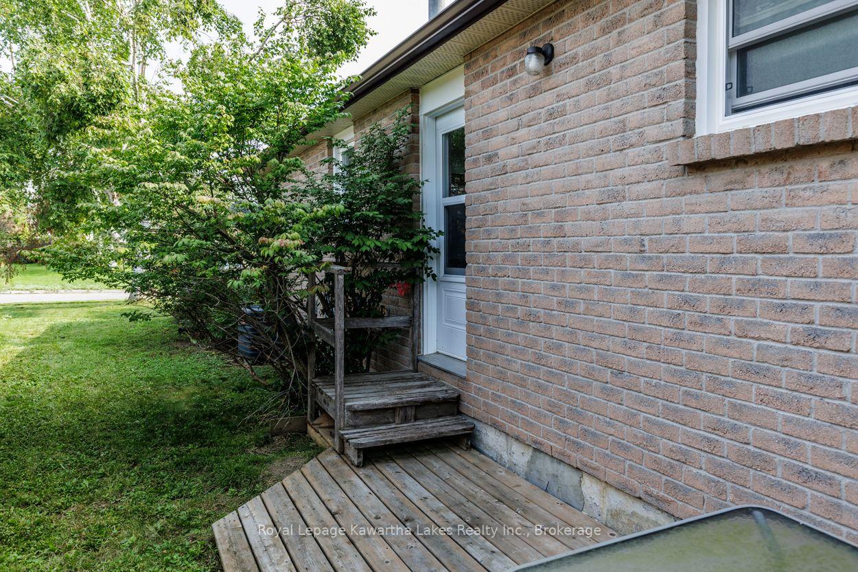 Photo 4 of 45 Sinclair Street, Kawartha Lakes, Lindsay — HOMEH