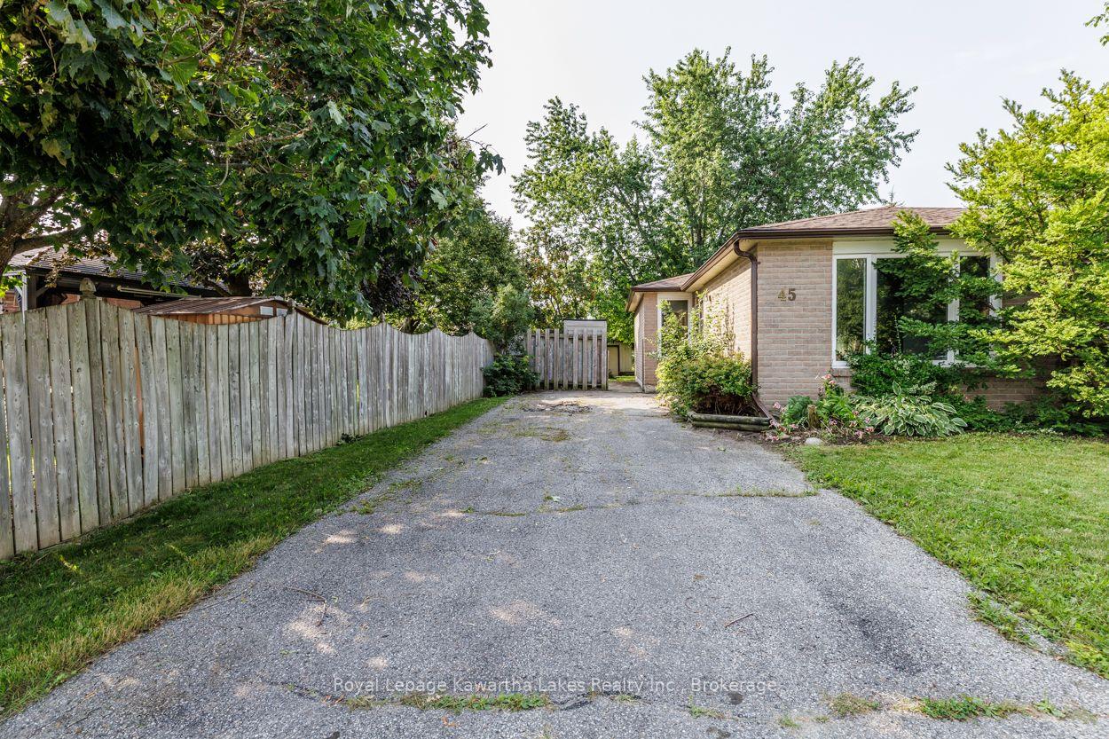 Photo 5 of 45 Sinclair Street, Kawartha Lakes, Lindsay — HOMEH