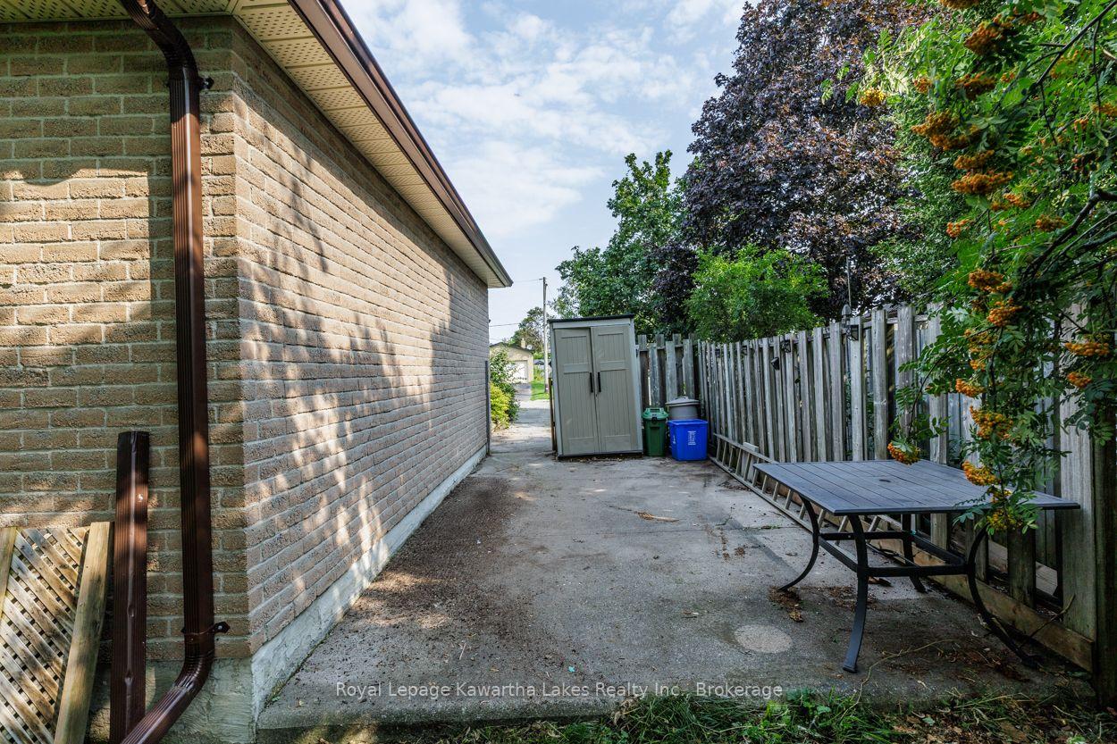 Photo 11 of 45 Sinclair Street, Kawartha Lakes, Lindsay — HOMEH