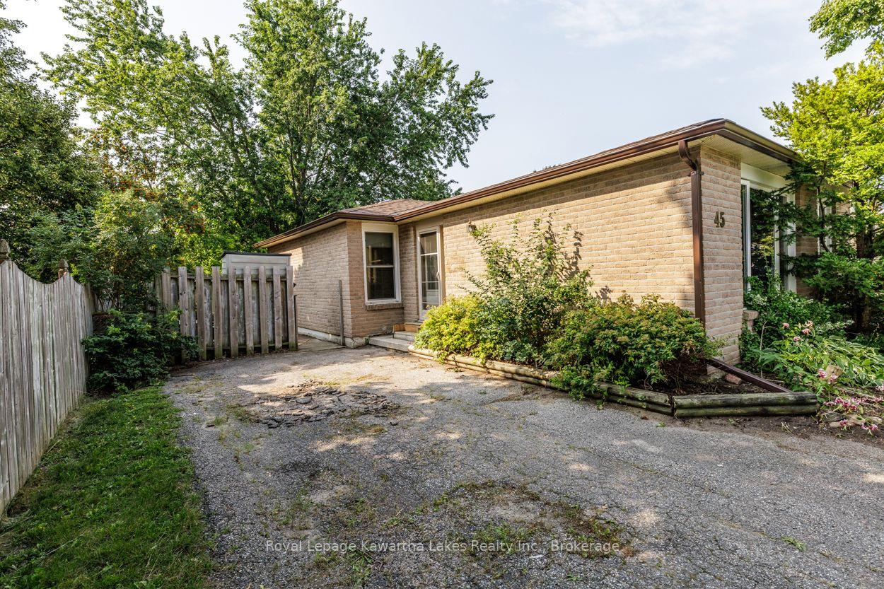 Photo 12 of 45 Sinclair Street, Kawartha Lakes, Lindsay — HOMEH