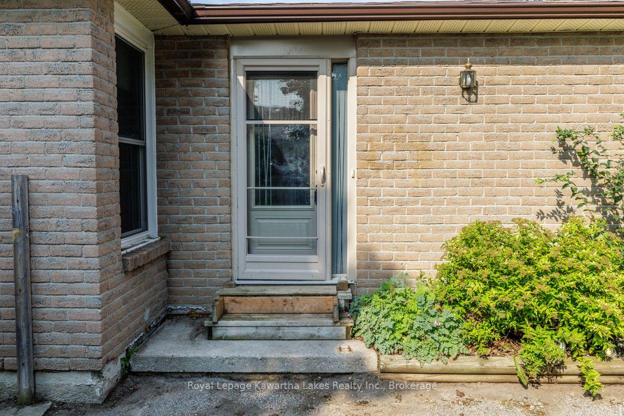 Photo 13 of 45 Sinclair Street, Kawartha Lakes, Lindsay — HOMEH