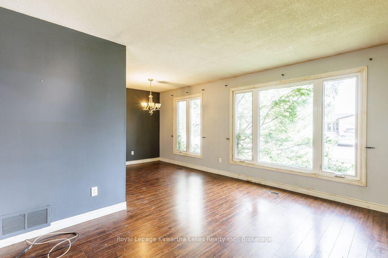 Photo 17 of 45 Sinclair Street, Kawartha Lakes, Lindsay — HOMEH