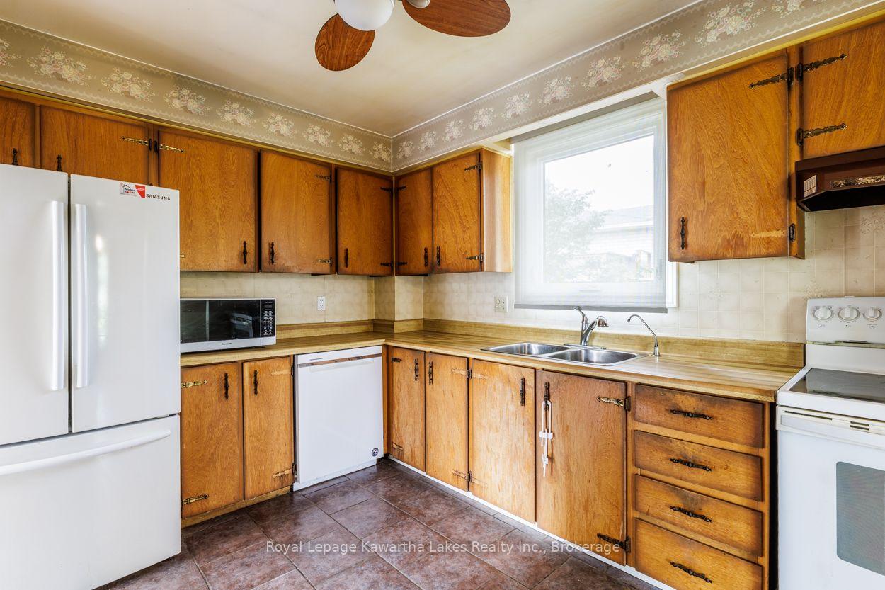 Photo 22 of 45 Sinclair Street, Kawartha Lakes, Lindsay — HOMEH