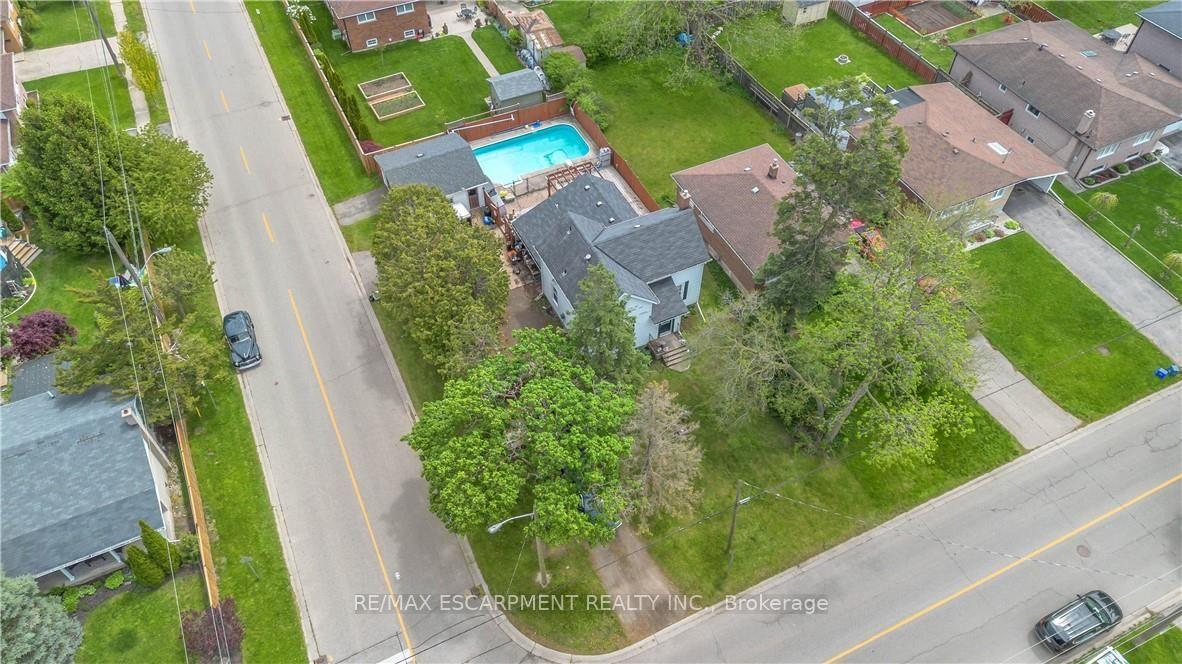Photo 3 of 35 James Avenue, Brantford, Echo Place — HOMEH