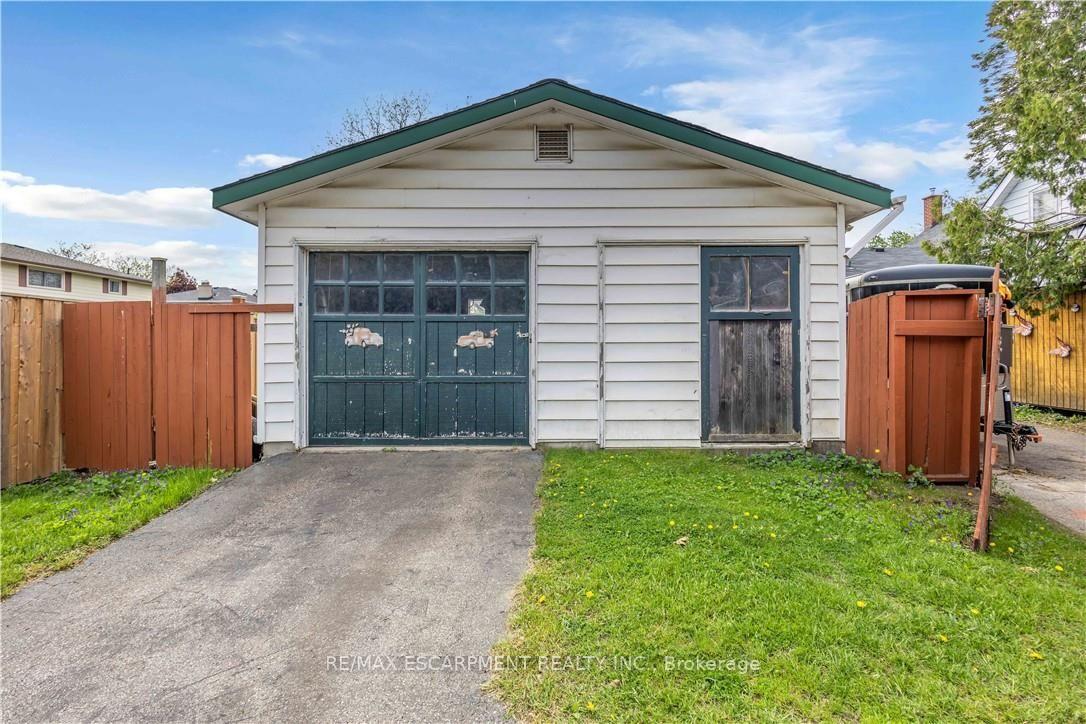 Photo 5 of 35 James Avenue, Brantford, Echo Place — HOMEH