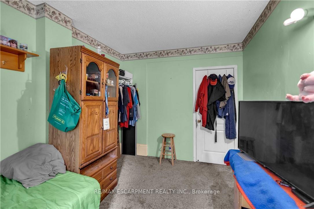 Photo 12 of 35 James Avenue, Brantford, Echo Place — HOMEH