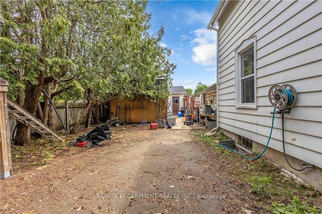 Photo 17 of 35 James Avenue, Brantford, Echo Place — HOMEH