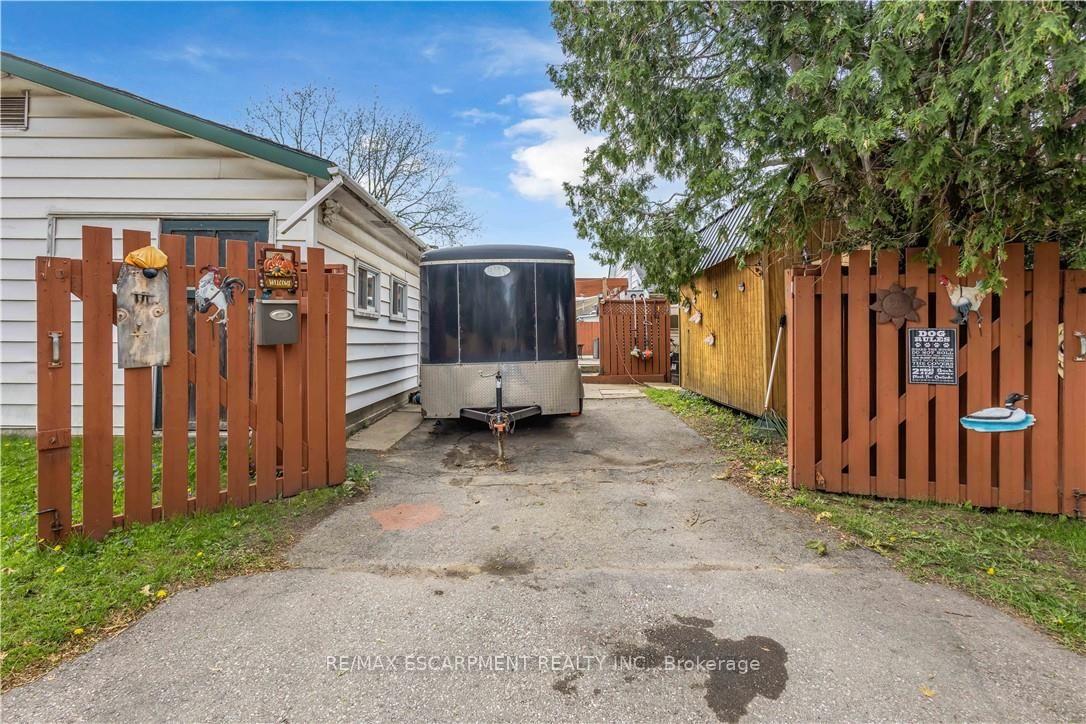 Photo 21 of 35 James Avenue, Brantford, Echo Place — HOMEH