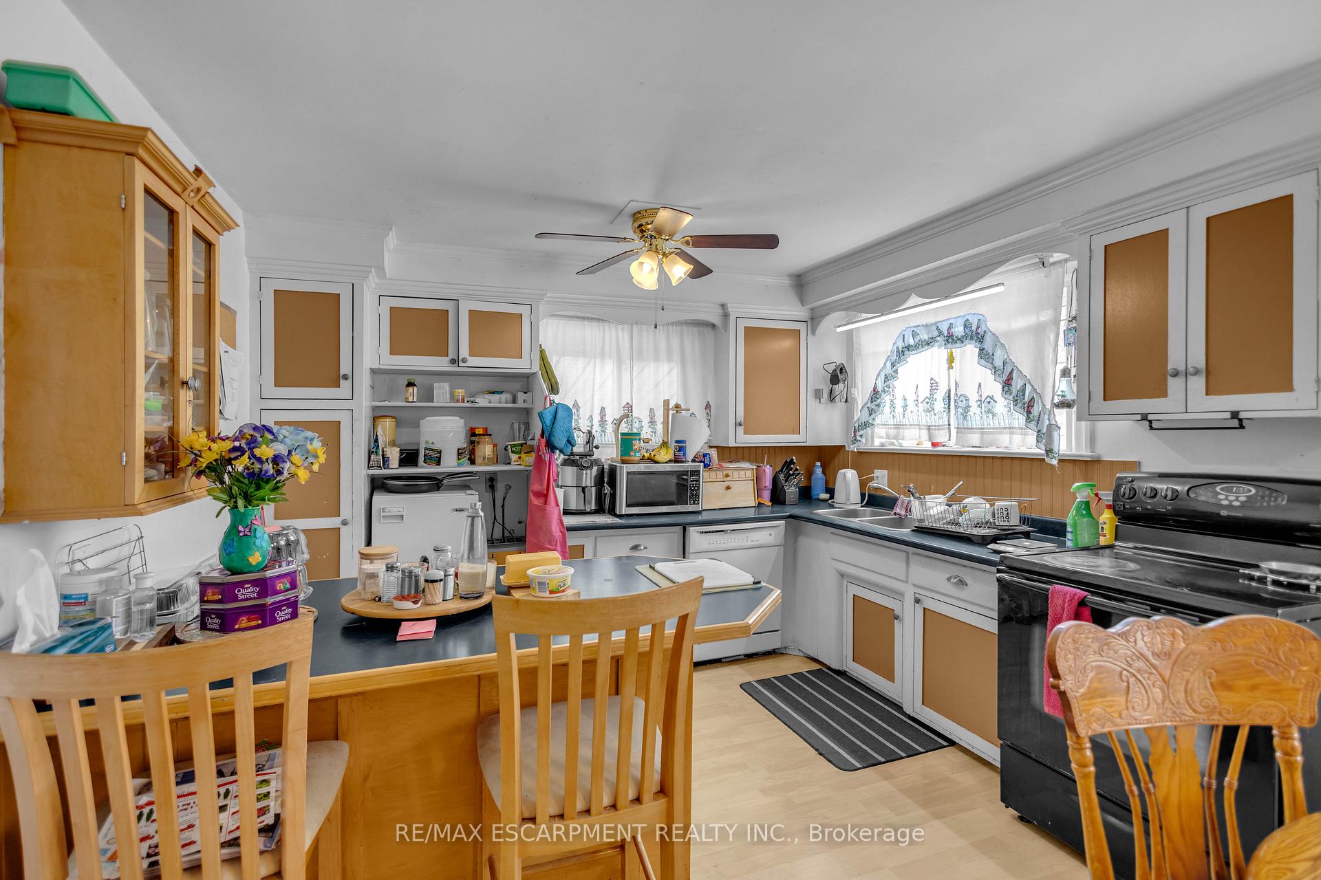 Photo 29 of 35 James Avenue, Brantford, Echo Place — HOMEH