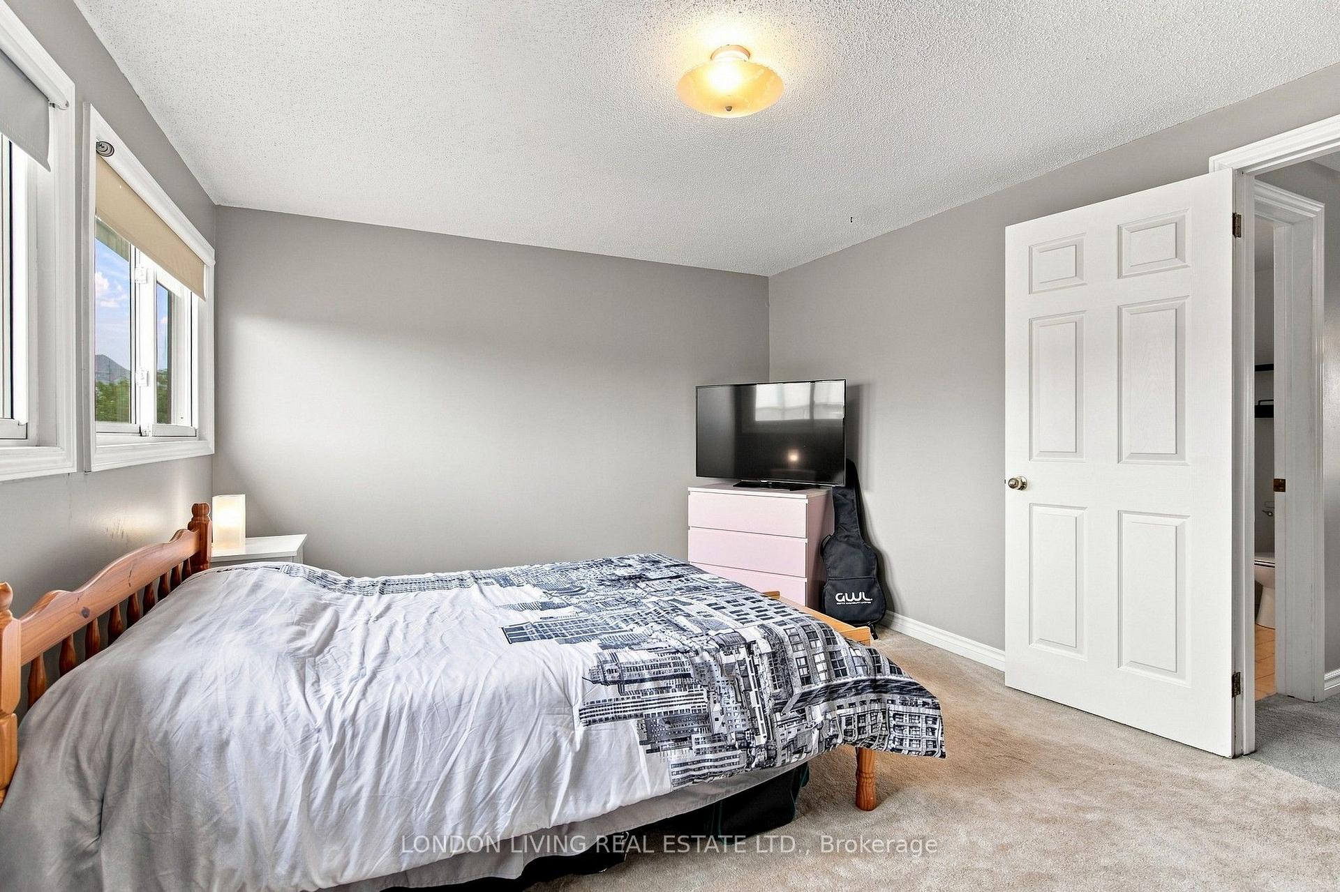 Photo 25 of 193 Deveron Crescent, London, South T — HOMEH
