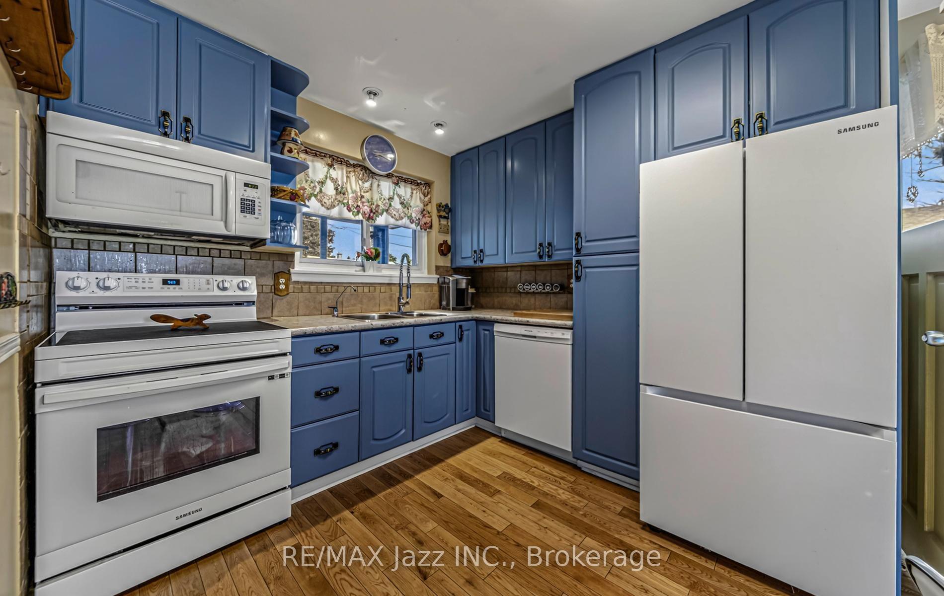 Photo 2 of 1481 Evangeline Drive, Oshawa, Lakeview — HOMEH