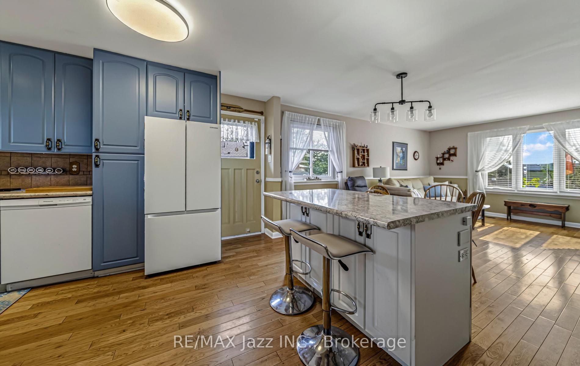 Photo 3 of 1481 Evangeline Drive, Oshawa, Lakeview — HOMEH