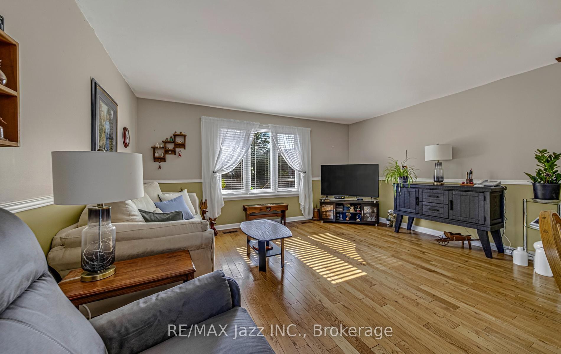 Photo 5 of 1481 Evangeline Drive, Oshawa, Lakeview — HOMEH