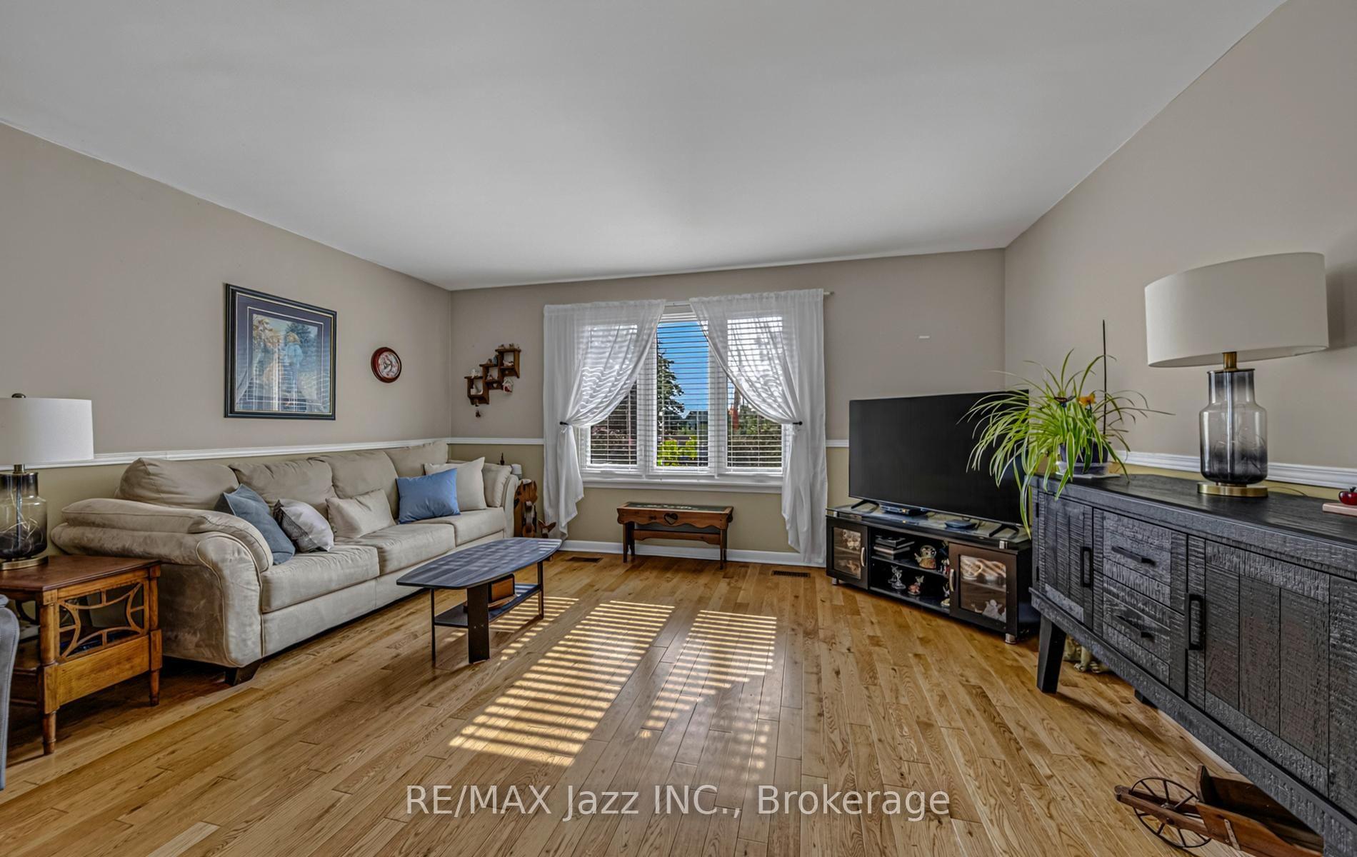 Photo 6 of 1481 Evangeline Drive, Oshawa, Lakeview — HOMEH