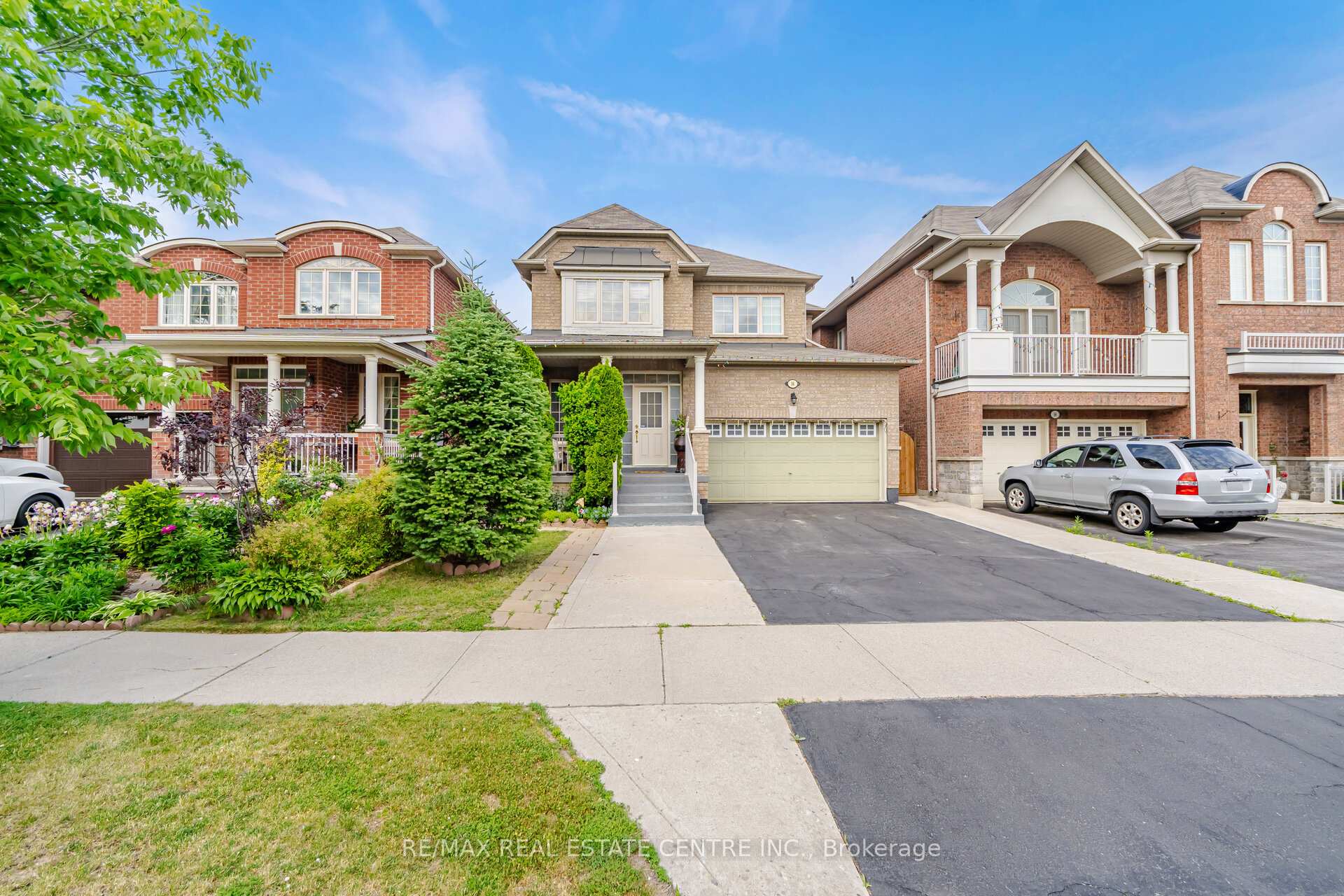 Photo 2 of 16 Gamson Crescent, Brampton, Sandringham-Wellington — HOMEH