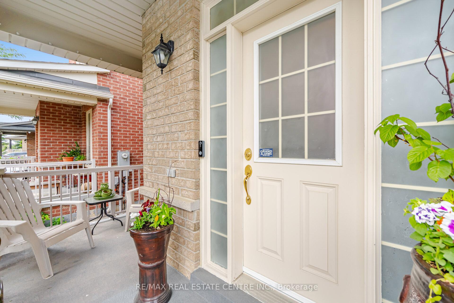 Photo 4 of 16 Gamson Crescent, Brampton, Sandringham-Wellington — HOMEH