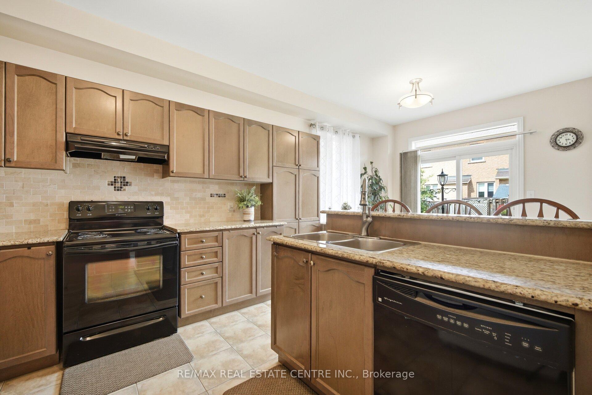 Photo 11 of 16 Gamson Crescent, Brampton, Sandringham-Wellington — HOMEH
