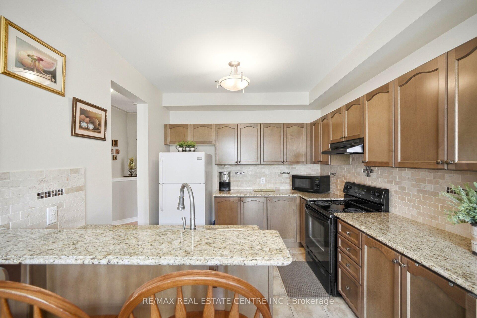 Photo 12 of 16 Gamson Crescent, Brampton, Sandringham-Wellington — HOMEH