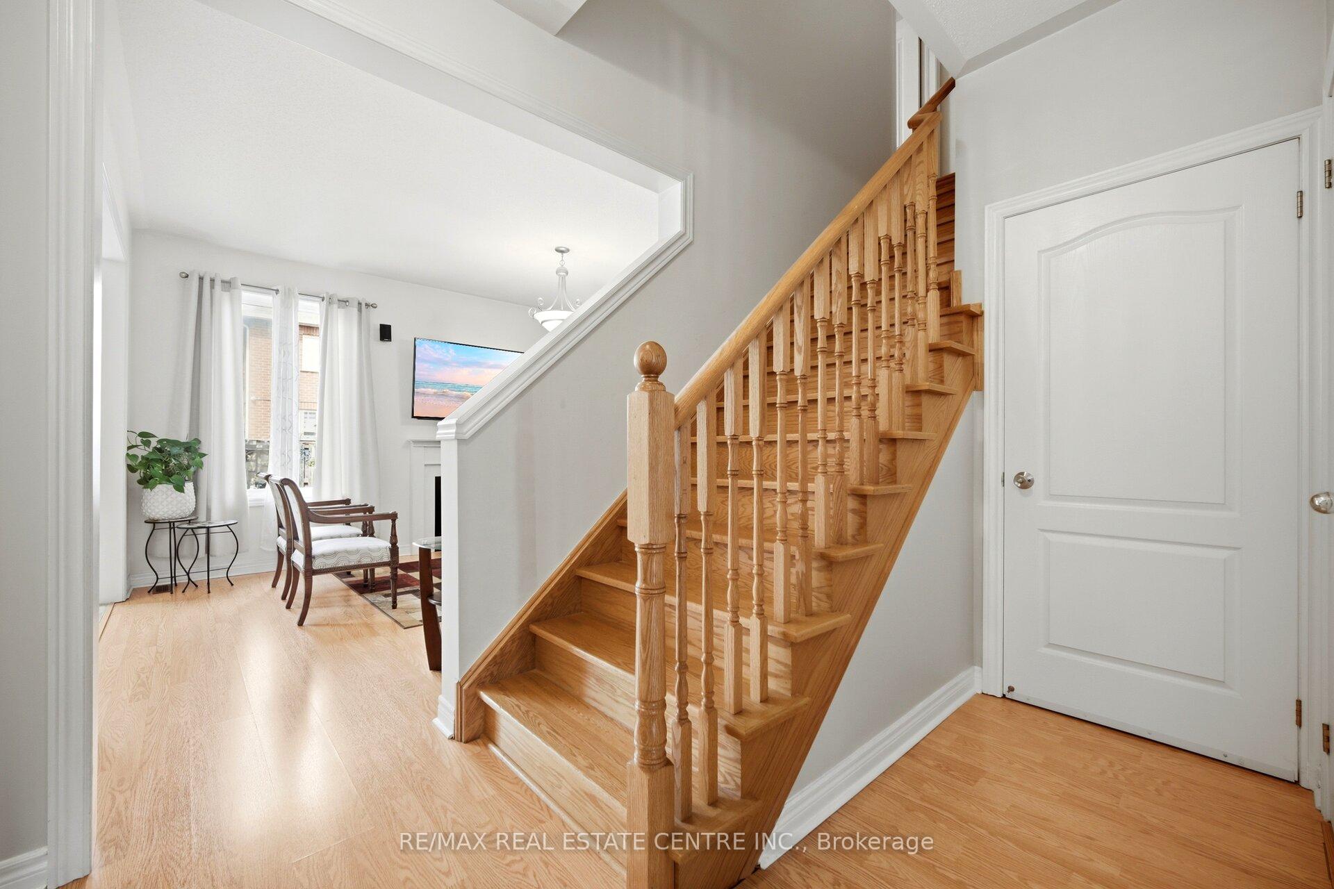 Photo 21 of 16 Gamson Crescent, Brampton, Sandringham-Wellington — HOMEH