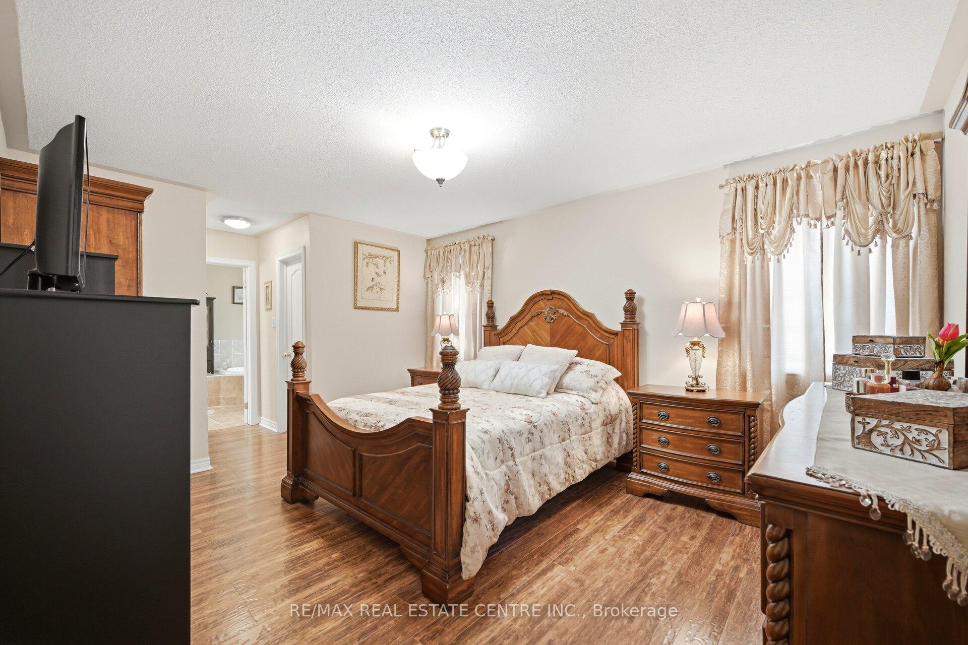 Photo 22 of 16 Gamson Crescent, Brampton, Sandringham-Wellington — HOMEH