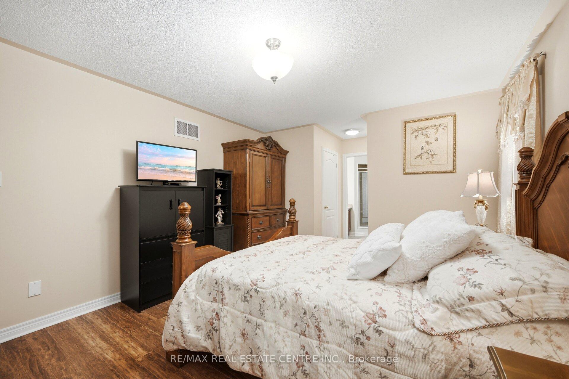 Photo 23 of 16 Gamson Crescent, Brampton, Sandringham-Wellington — HOMEH
