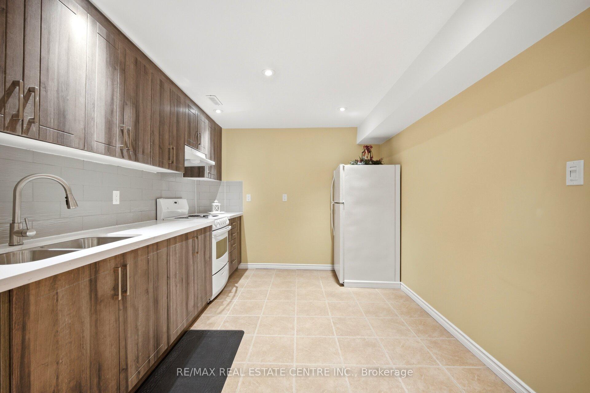 Photo 38 of 16 Gamson Crescent, Brampton, Sandringham-Wellington — HOMEH