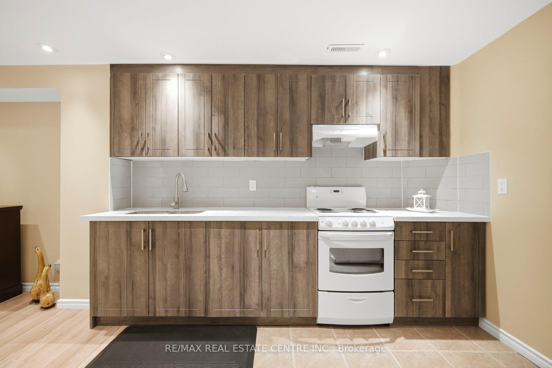 Photo 39 of 16 Gamson Crescent, Brampton, Sandringham-Wellington — HOMEH