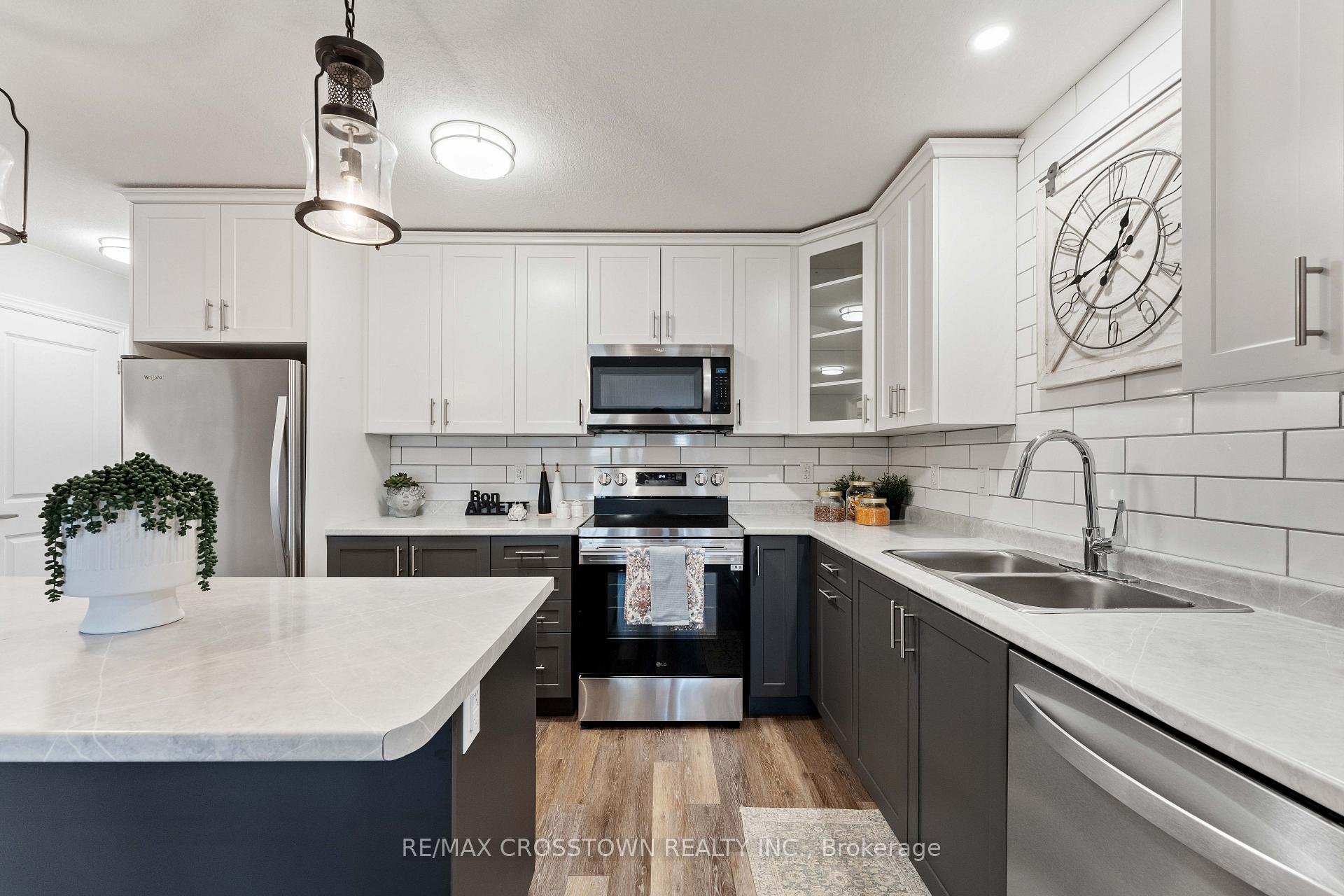 Photo 8 of 70 Ivy Crescent, Wasaga Beach — HOMEH