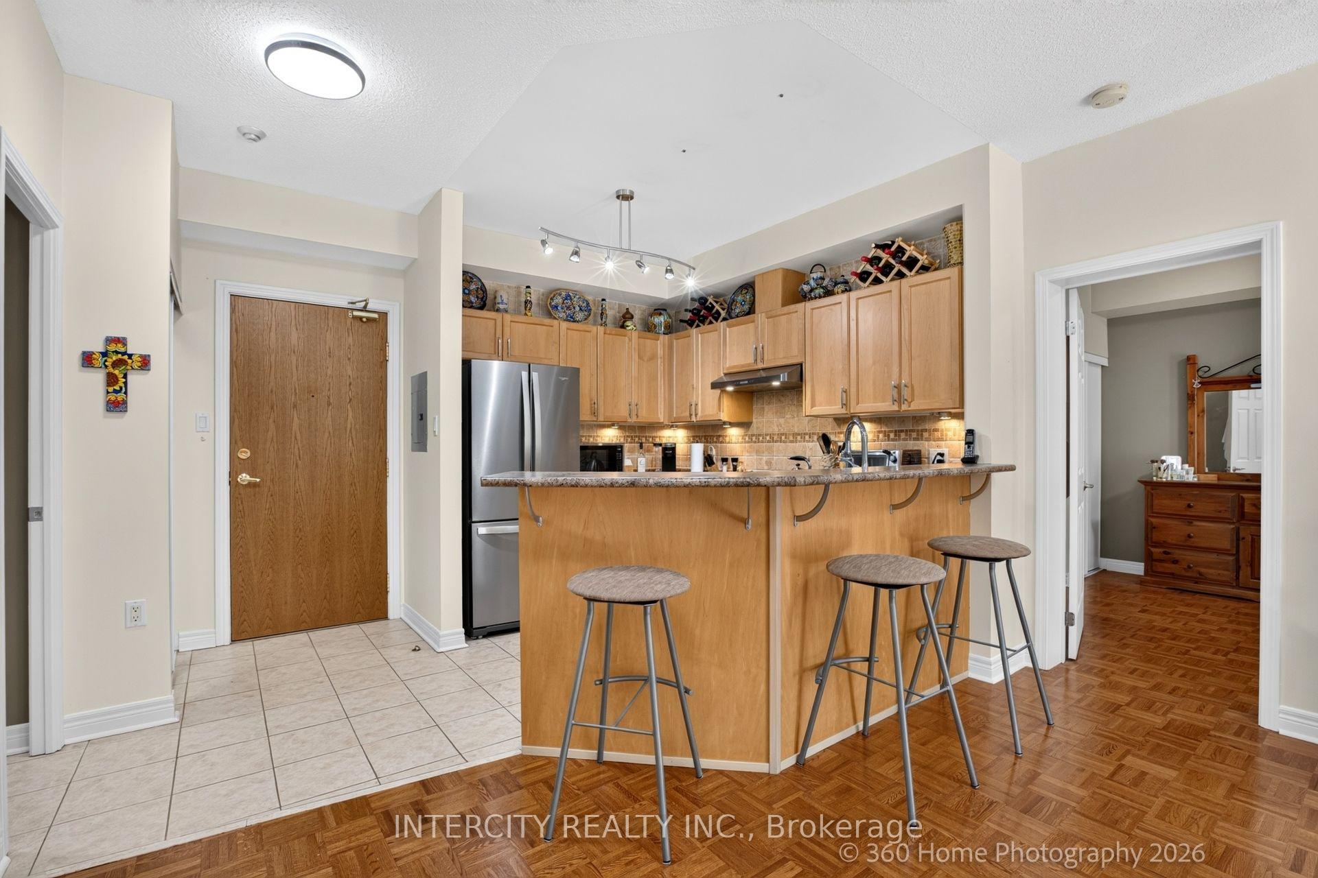 Photo 4 of Unit 304, 245 Pine Grove Road, Vaughan, Islington Woods — HOMEH