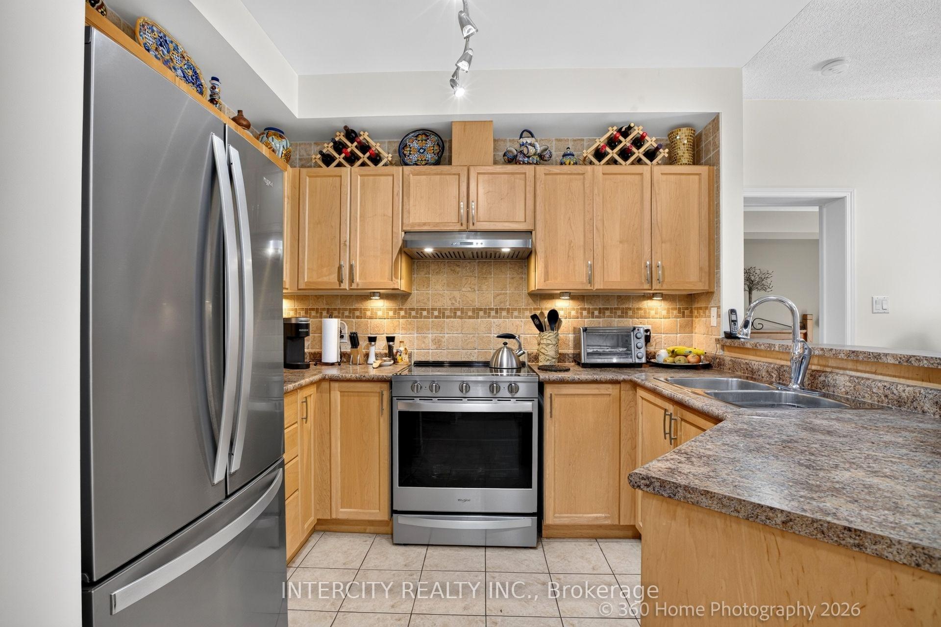 Photo 5 of Unit 304, 245 Pine Grove Road, Vaughan, Islington Woods — HOMEH