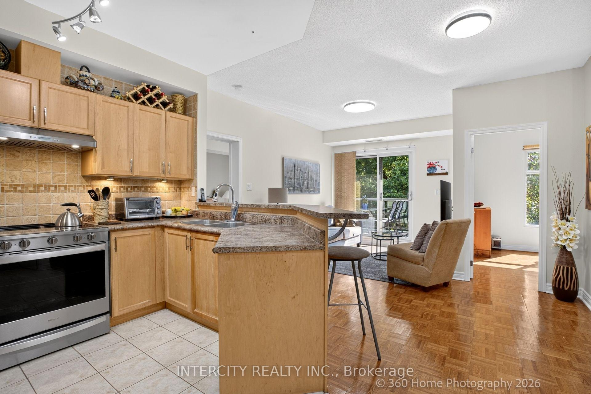 Photo 6 of Unit 304, 245 Pine Grove Road, Vaughan, Islington Woods — HOMEH