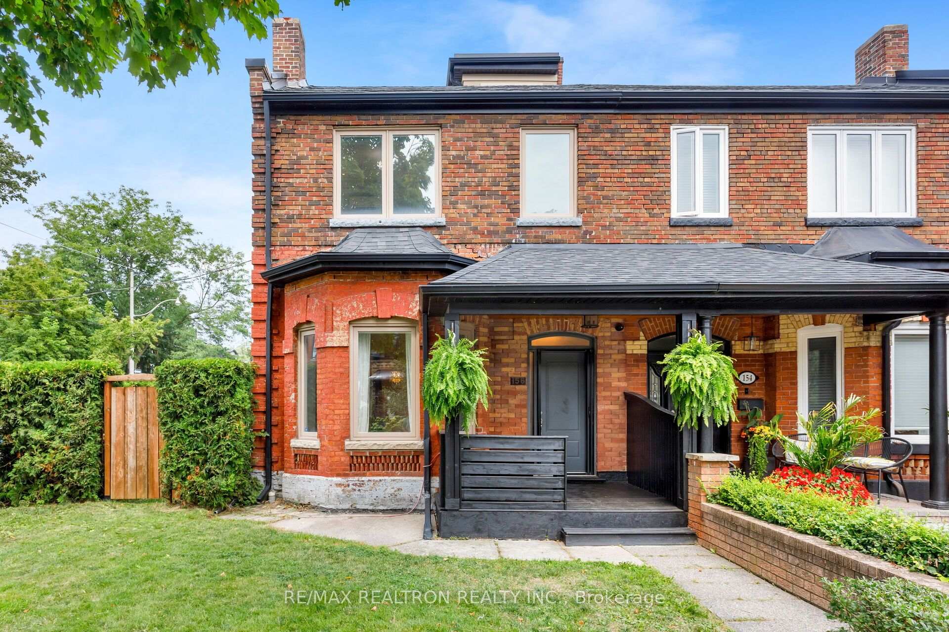 Photo 2 of 156 Argyle Street, Toronto, Trinity-Bellwoods — HOMEH