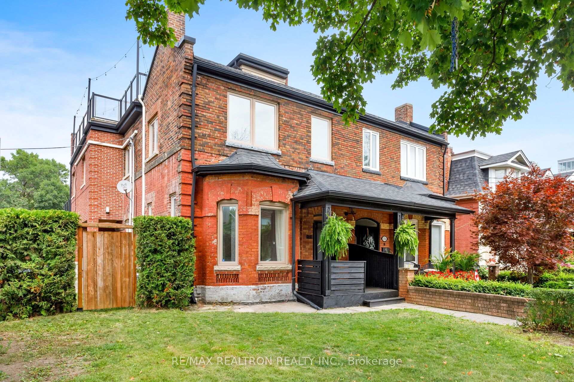 Photo 3 of 156 Argyle Street, Toronto, Trinity-Bellwoods — HOMEH