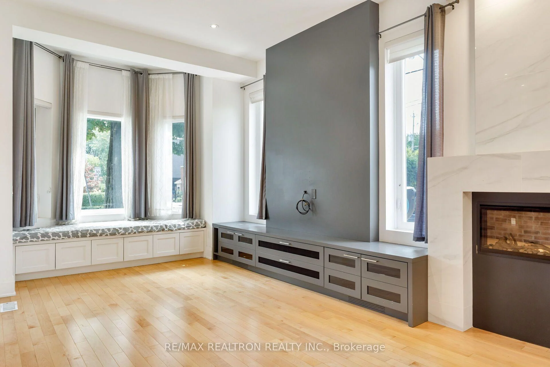 Photo 8 of 156 Argyle Street, Toronto, Trinity-Bellwoods — HOMEH