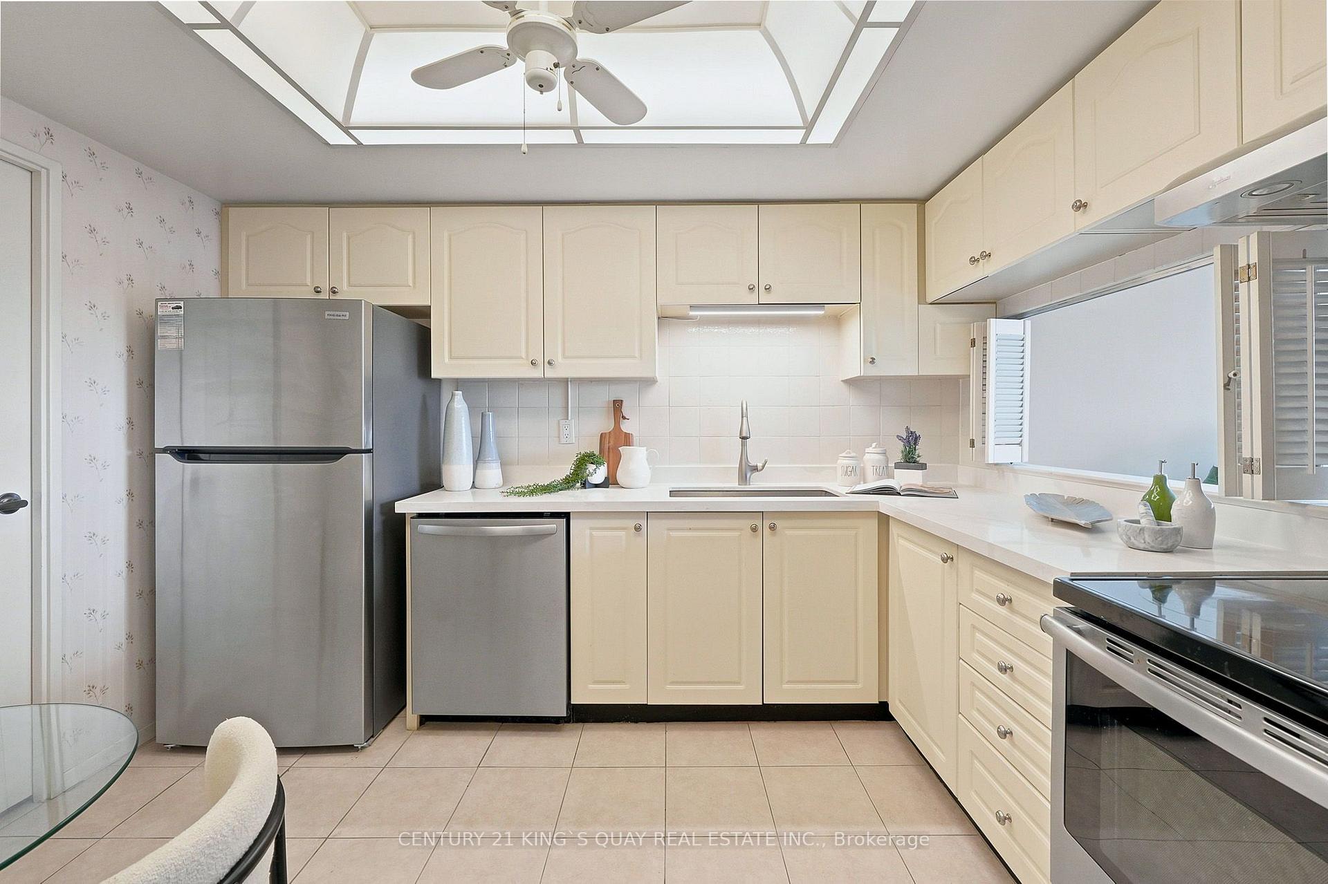 Photo 7 of Unit 1908, 55 Skymark Drive, North York, Hillcrest Village — HOMEH
