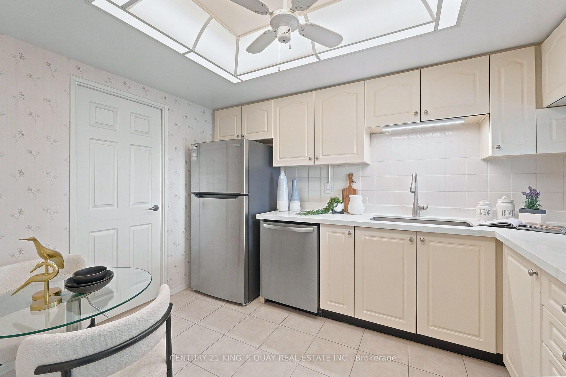 Photo 8 of Unit 1908, 55 Skymark Drive, North York, Hillcrest Village — HOMEH