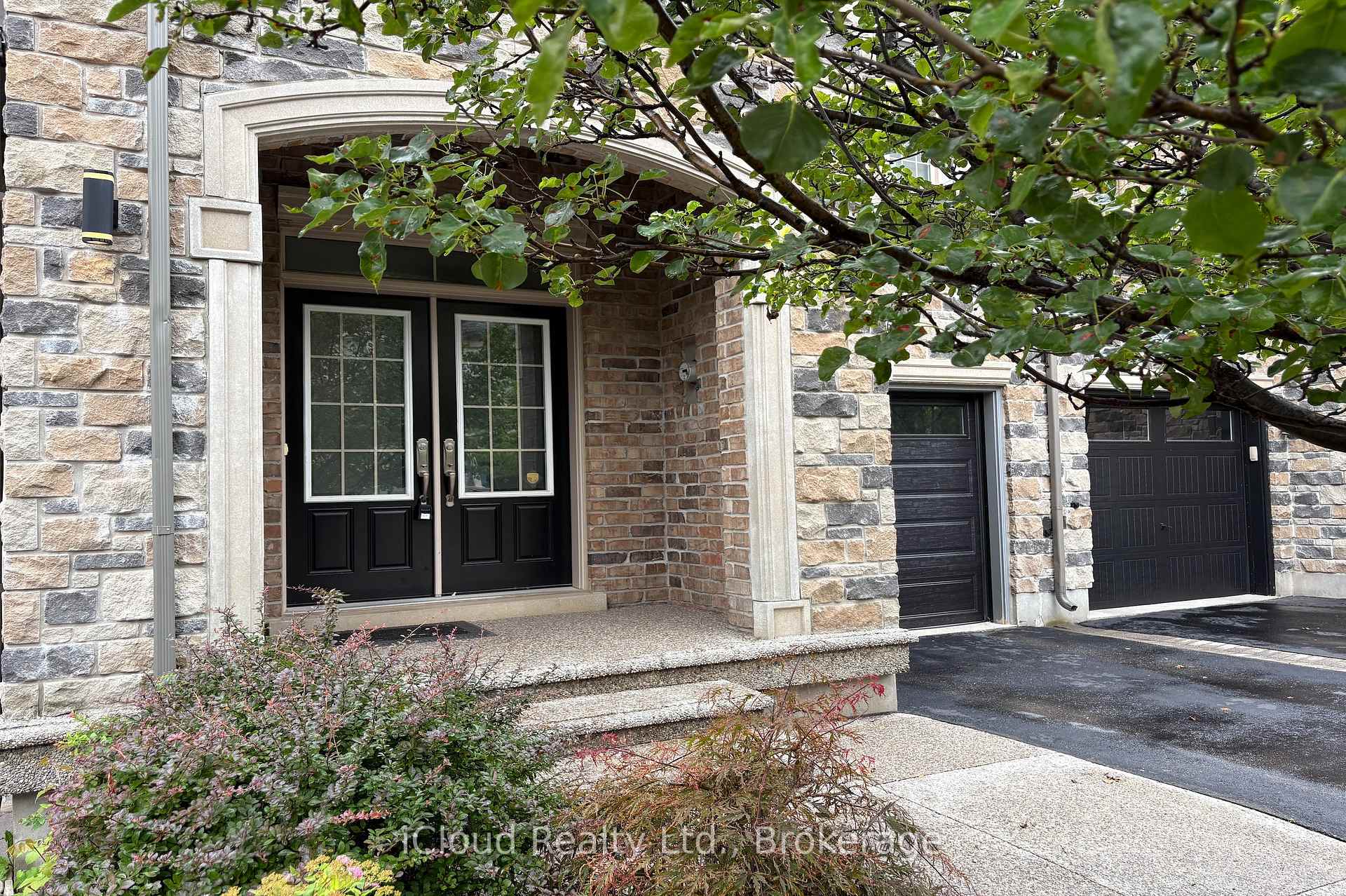 Photo 2 of 2466 Village Common, Oakville, Bronte Creek — HOMEH