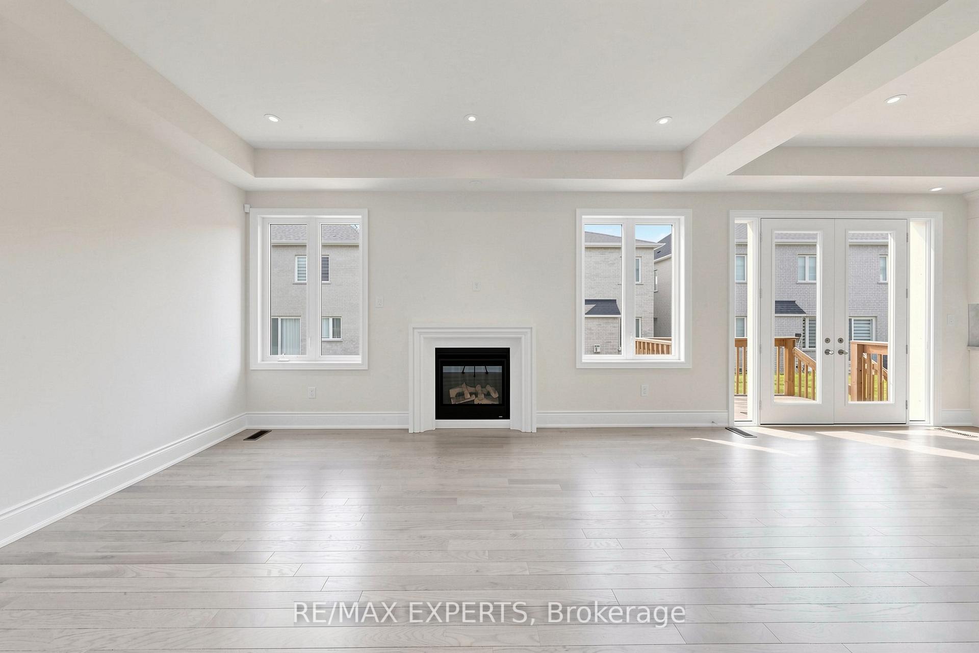 Photo 6 of 7 Lorraine Hand Crescent, Georgina, Keswick South — HOMEH