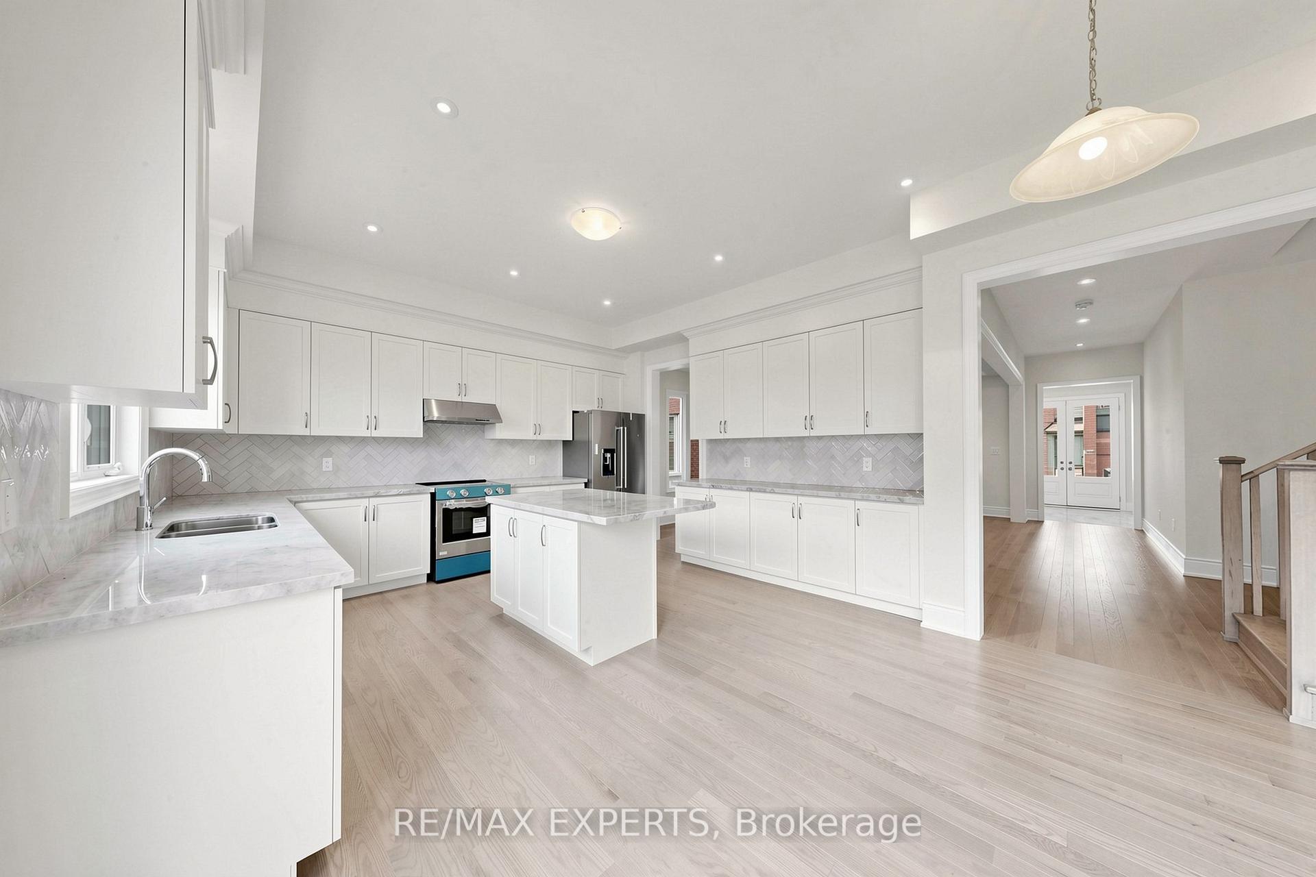 Photo 10 of 7 Lorraine Hand Crescent, Georgina, Keswick South — HOMEH