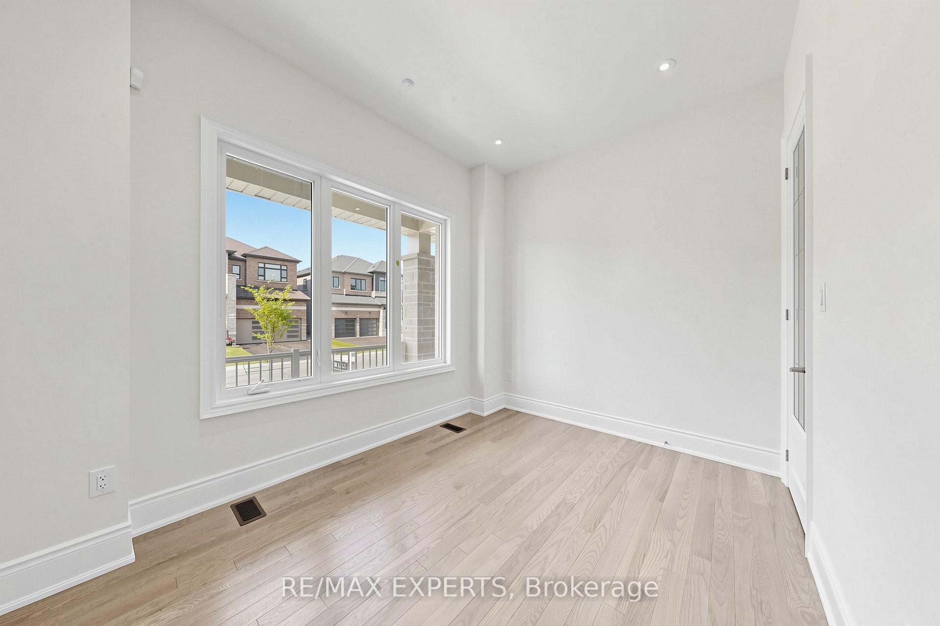 Photo 14 of 7 Lorraine Hand Crescent, Georgina, Keswick South — HOMEH