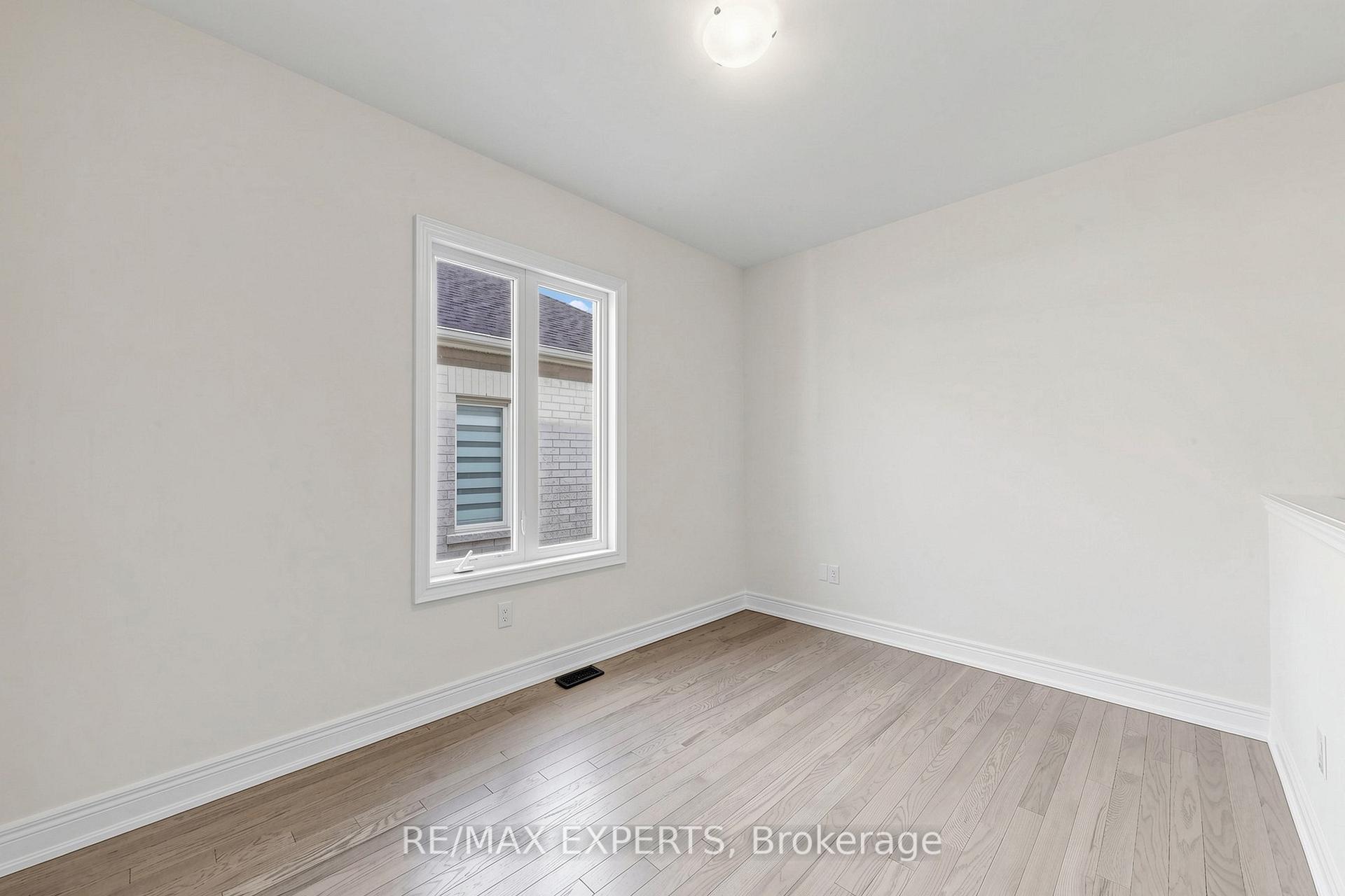 Photo 16 of 7 Lorraine Hand Crescent, Georgina, Keswick South — HOMEH