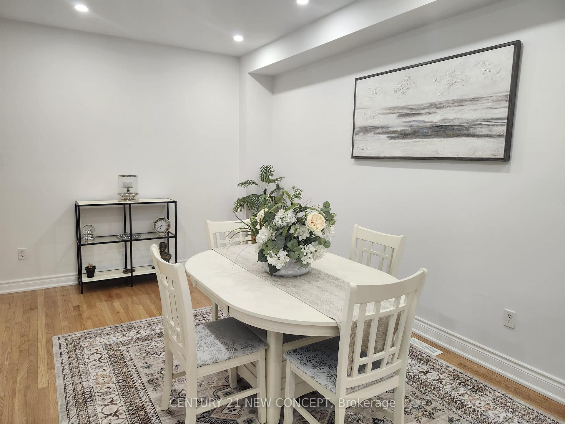 Photo 5 of 101 Big Hill Crescent, Vaughan, Patterson — HOMEH