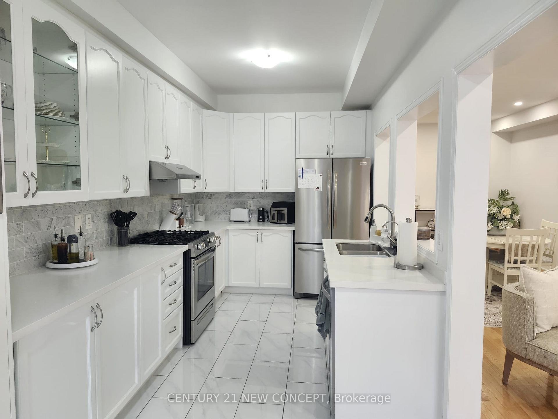 Photo 6 of 101 Big Hill Crescent, Vaughan, Patterson — HOMEH