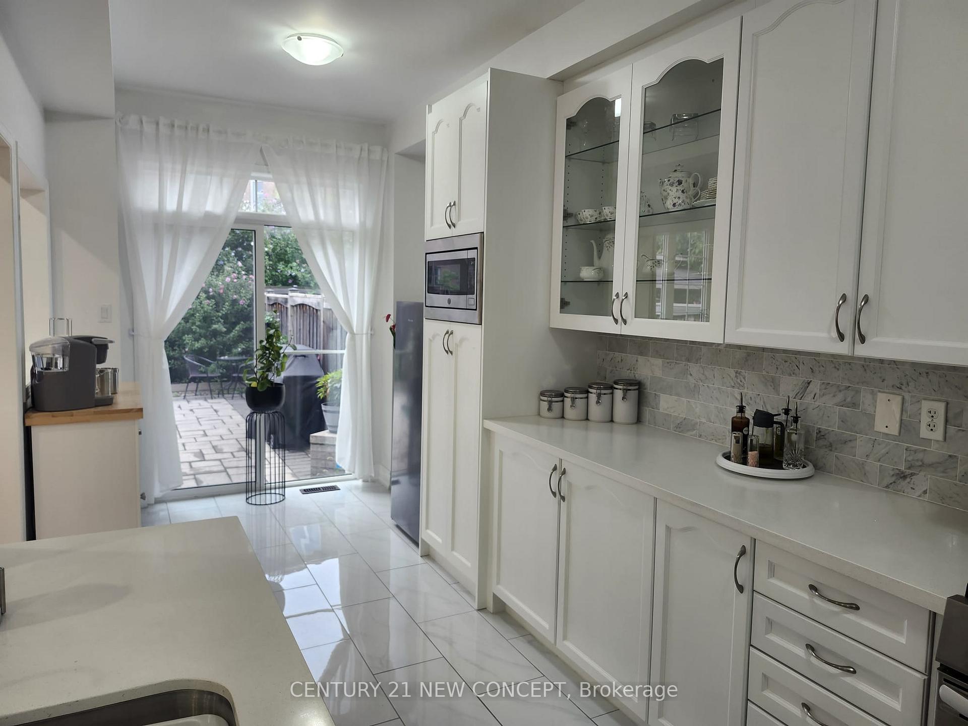 Photo 7 of 101 Big Hill Crescent, Vaughan, Patterson — HOMEH