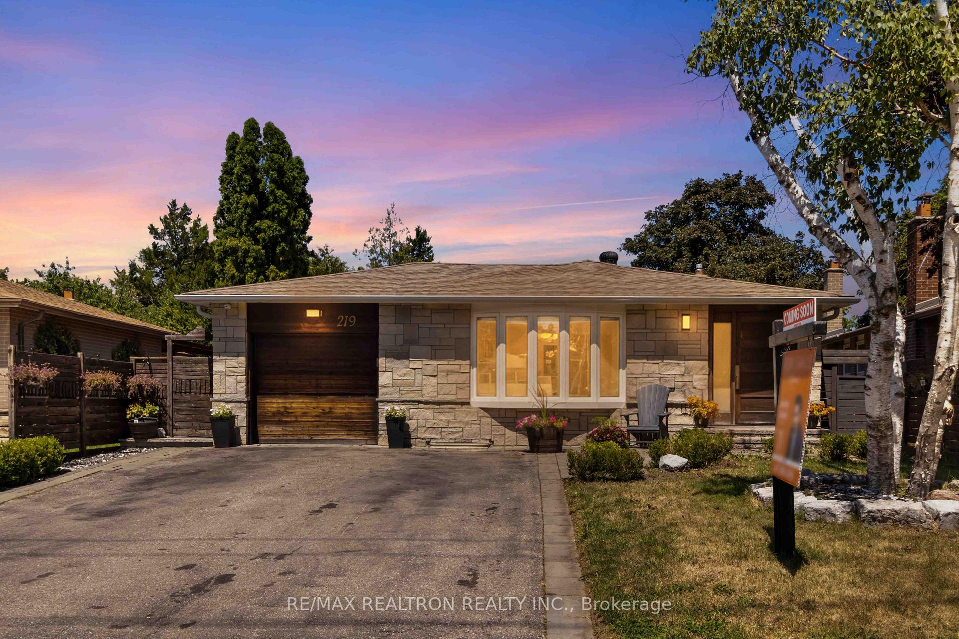 Photo 1 of 219 Bay Thorn Drive, Markham, Royal Orchard — HOMEH