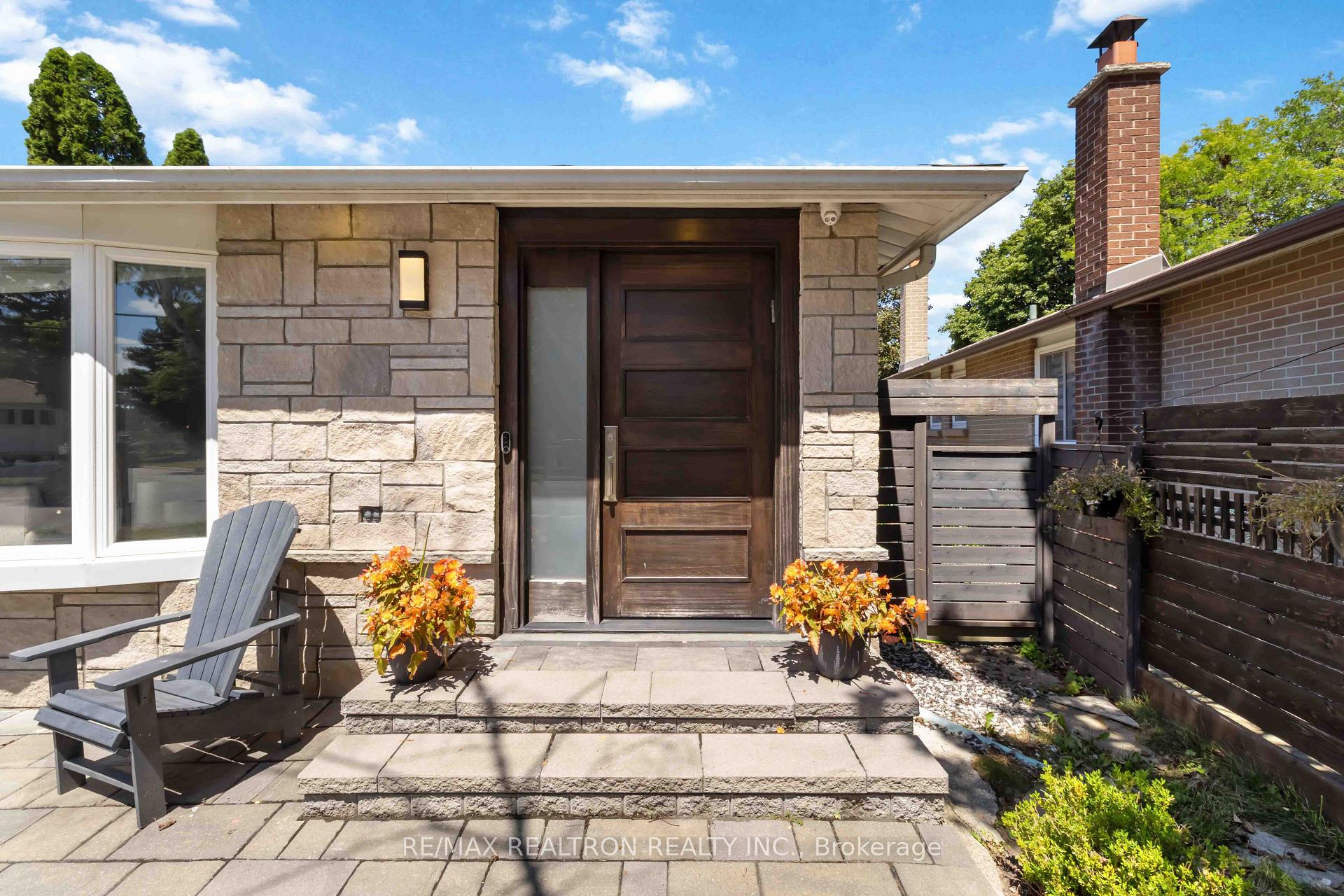 Photo 3 of 219 Bay Thorn Drive, Markham, Royal Orchard — HOMEH